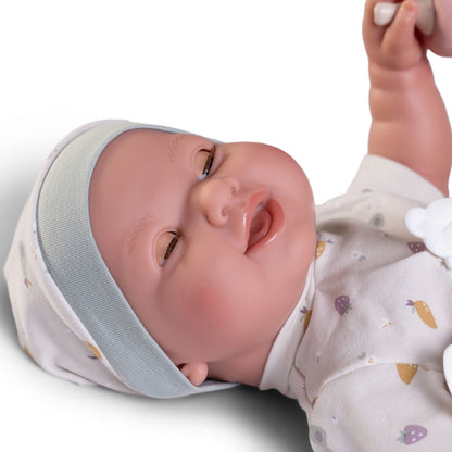 50415 Mia Baby, Pees when she takes her bottle