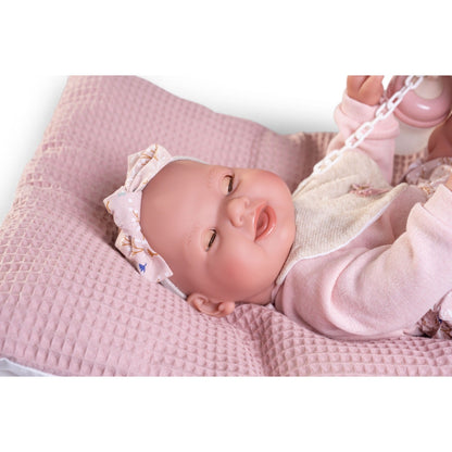 50414 Mia Baby, Pees when she takes her bottle
