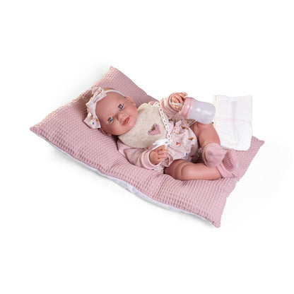 50414 Mia Baby, Pees when she takes her bottle